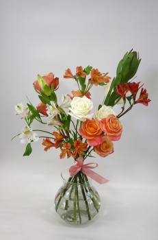 Букет воздушный с розами и альстромериями