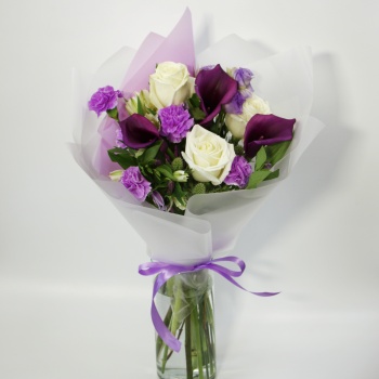 Букет с розами и каллами