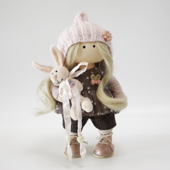 Кукла ручной работы с зайкой