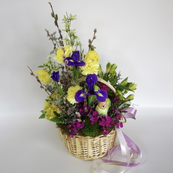 Корзина с пасхальной композицией